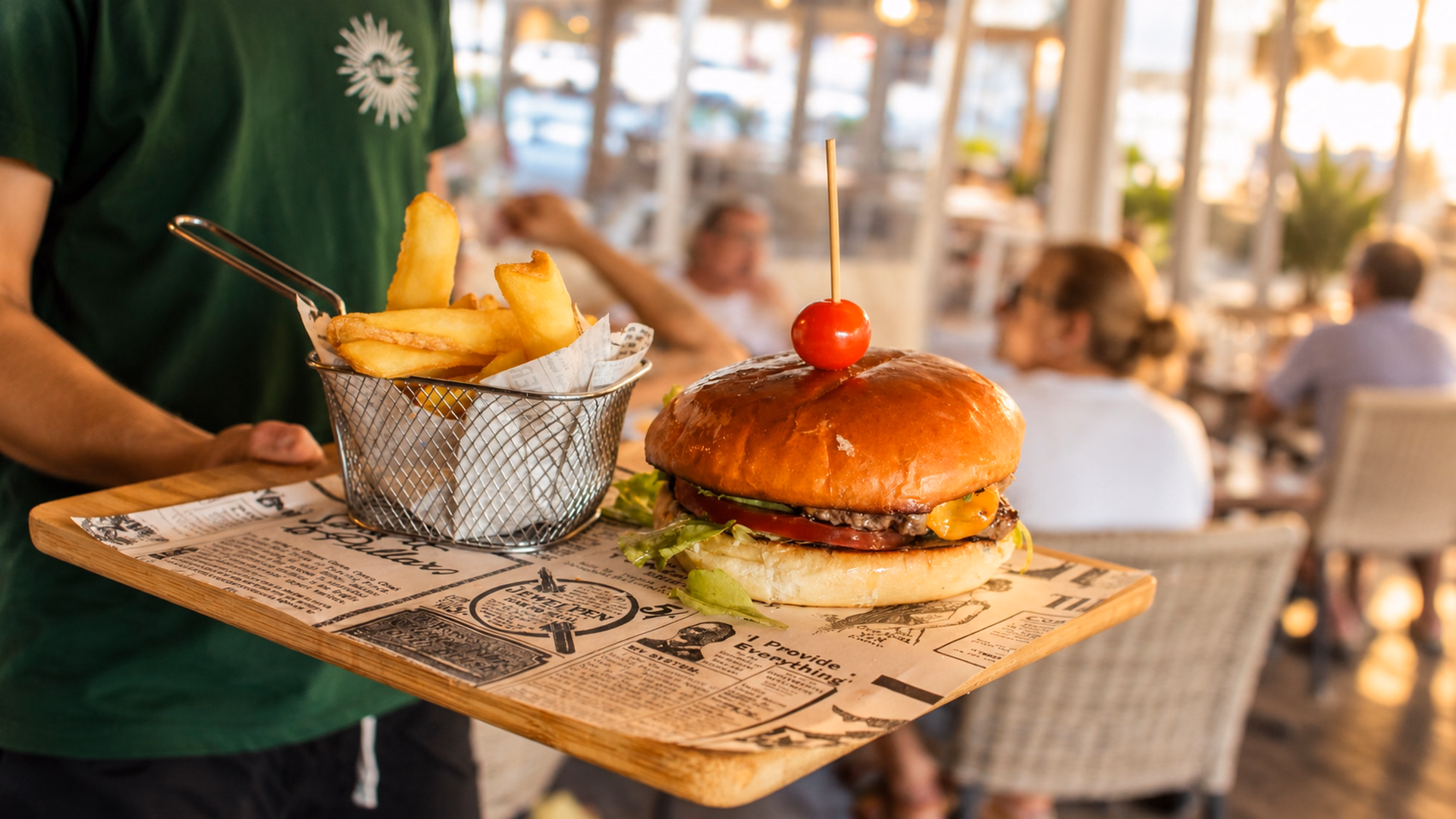 Burger servida en la terraza