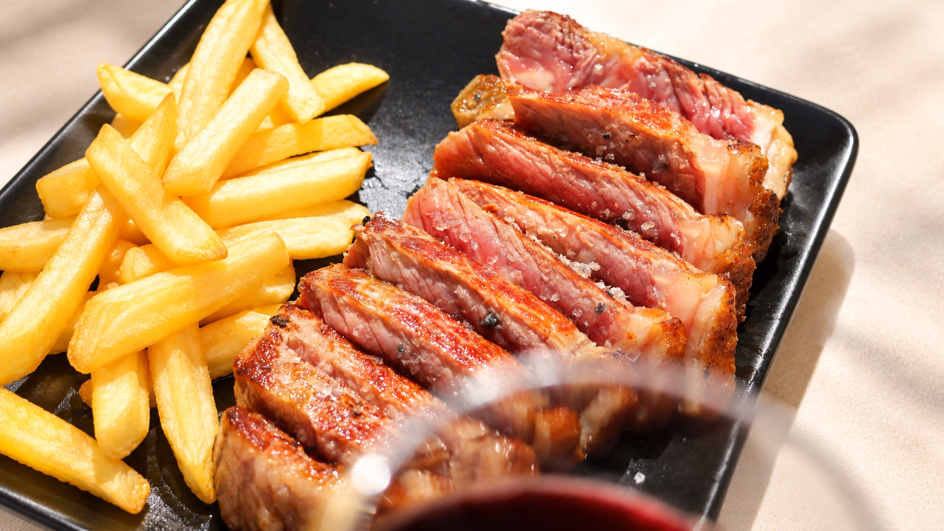 Entrecot trinchado con patatas